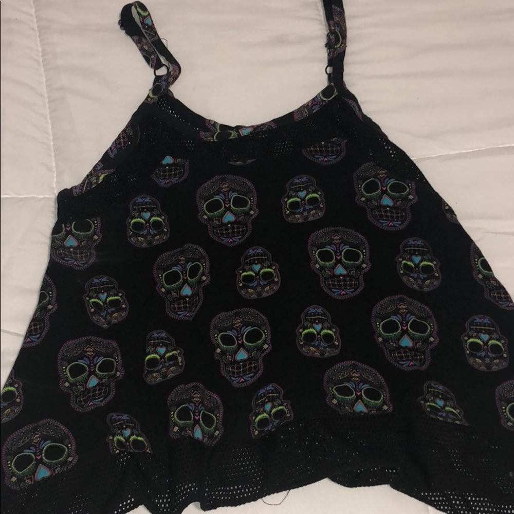 Hot topic tank top with skulls 💀
